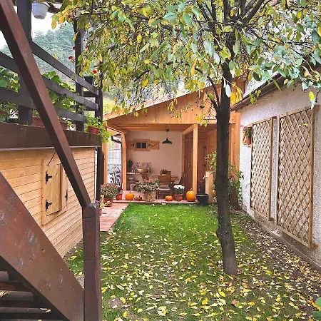 Victoria - Charming In Holiday home *