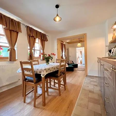Victoria - Charming In Holiday home *